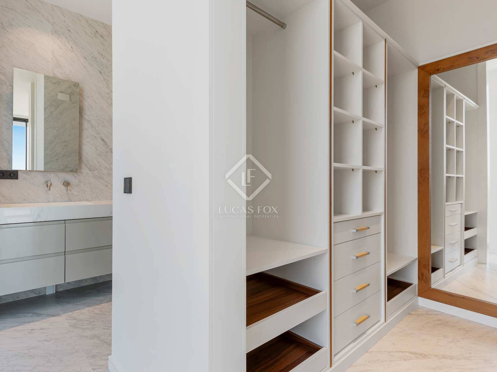 5 bedroom Villa for sale in Benahavis with pool garage - € 4,300,000 (Ref: 7748661)