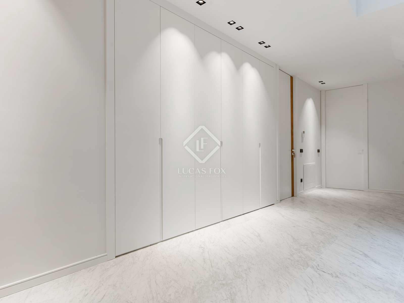 5 bedroom Villa for sale in Benahavis with pool garage - € 4,300,000 (Ref: 7748661)