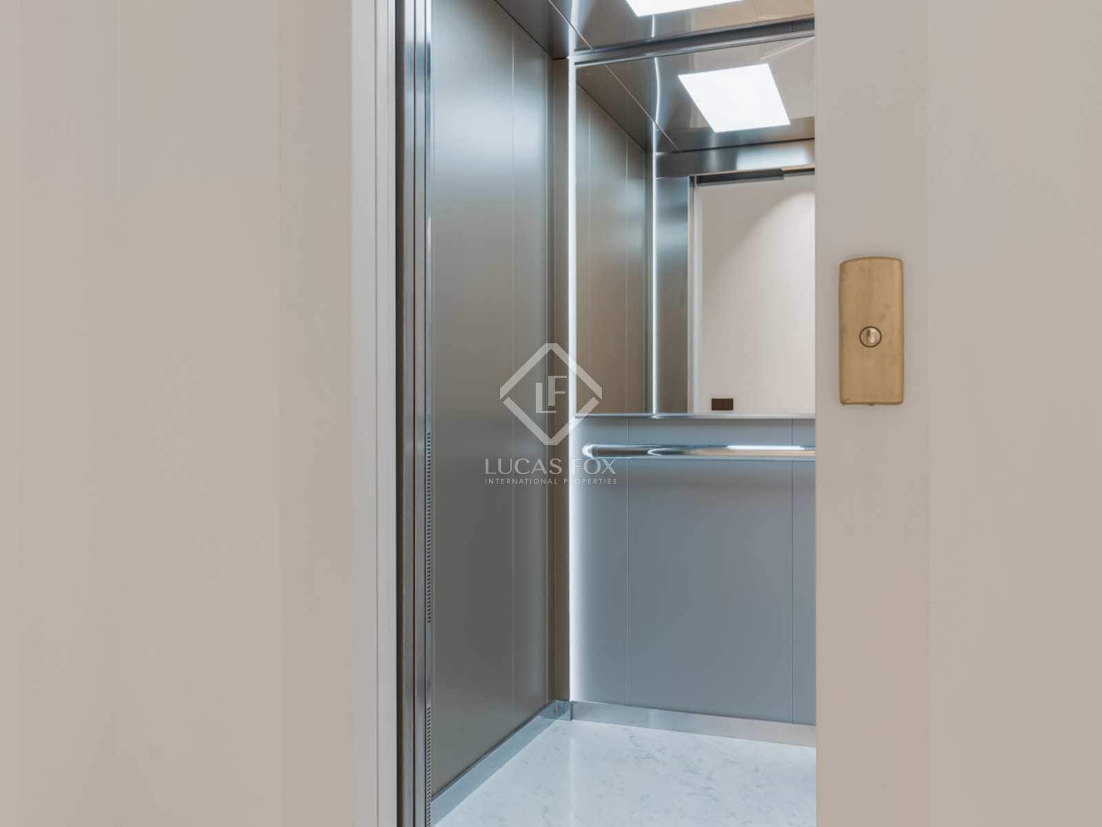 5 bedroom Villa for sale in Benahavis with pool garage - € 4,300,000 (Ref: 7748661)