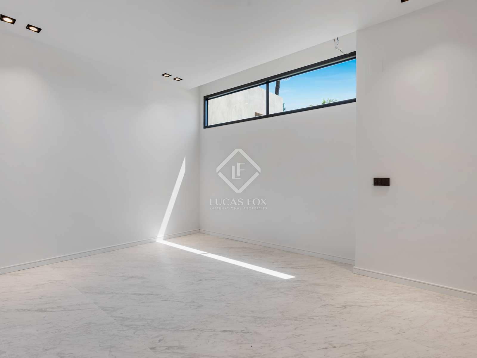 5 bedroom Villa for sale in Benahavis with pool garage - € 4,300,000 (Ref: 7748661)