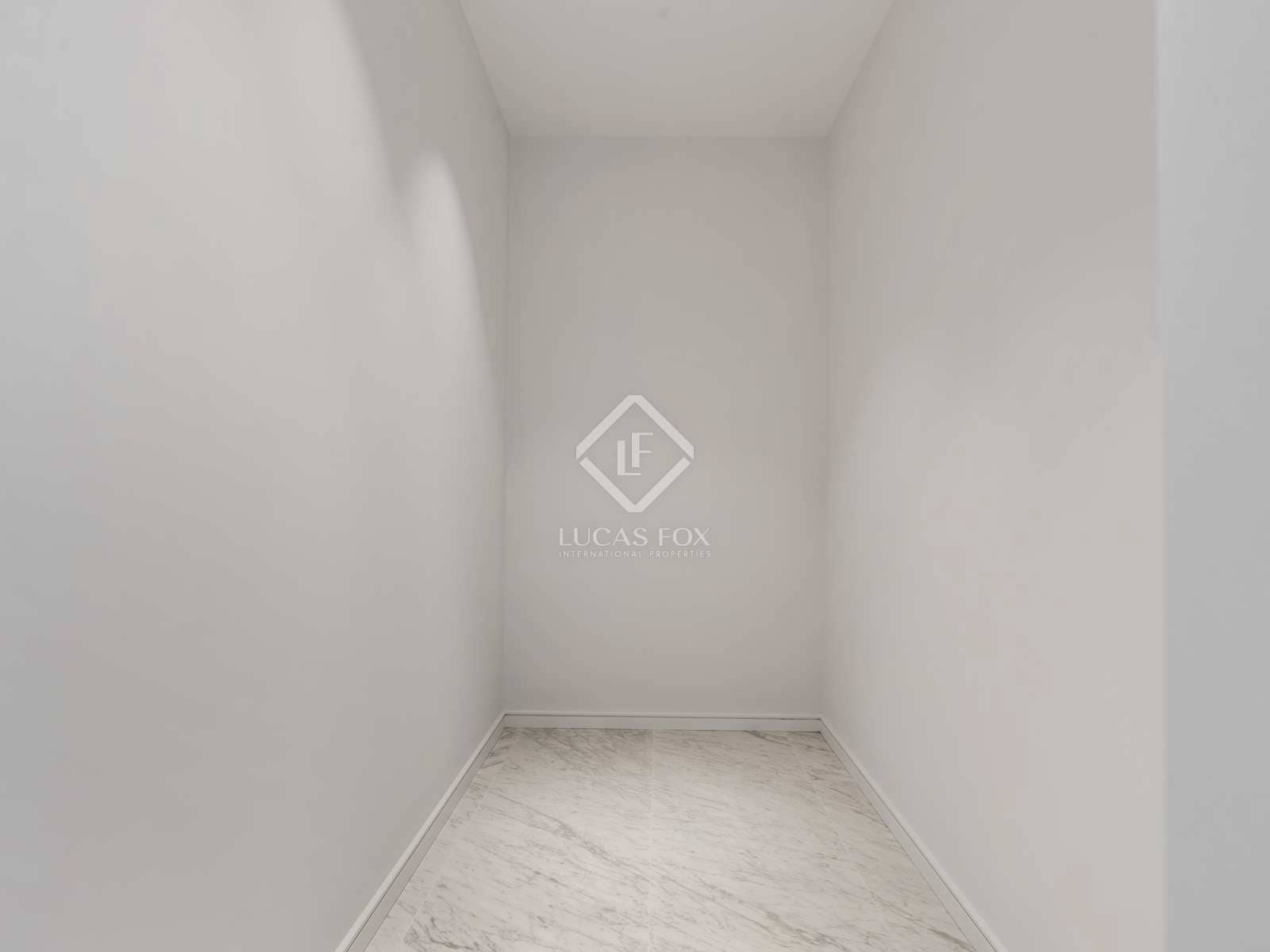 5 bedroom Villa for sale in Benahavis with pool garage - € 4,300,000 (Ref: 7748661)