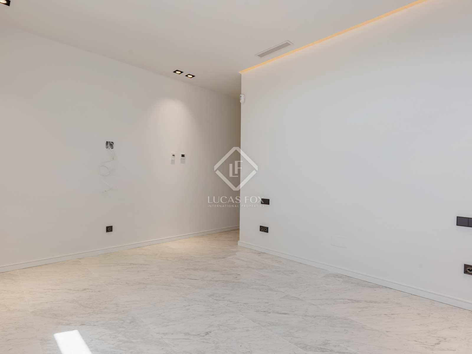 5 bedroom Villa for sale in Benahavis with pool garage - € 4,300,000 (Ref: 7748661)