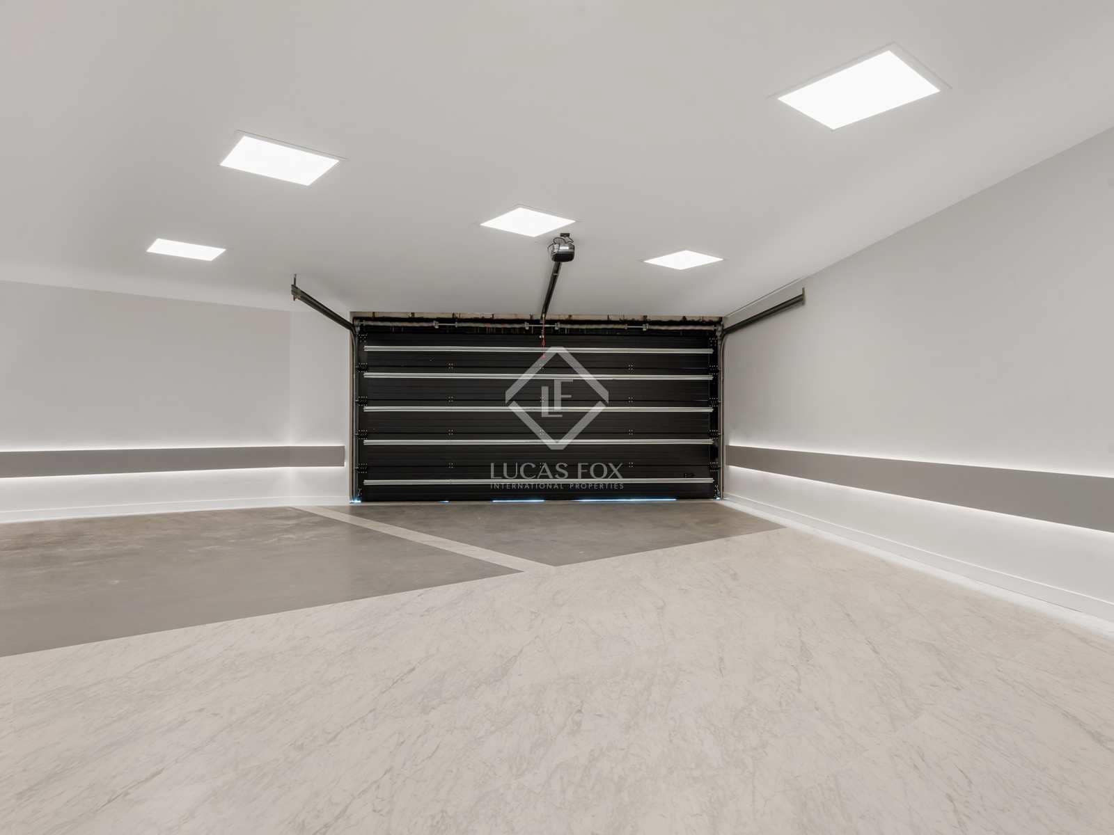 5 bedroom Villa for sale in Benahavis with pool garage - € 4,300,000 (Ref: 7748661)