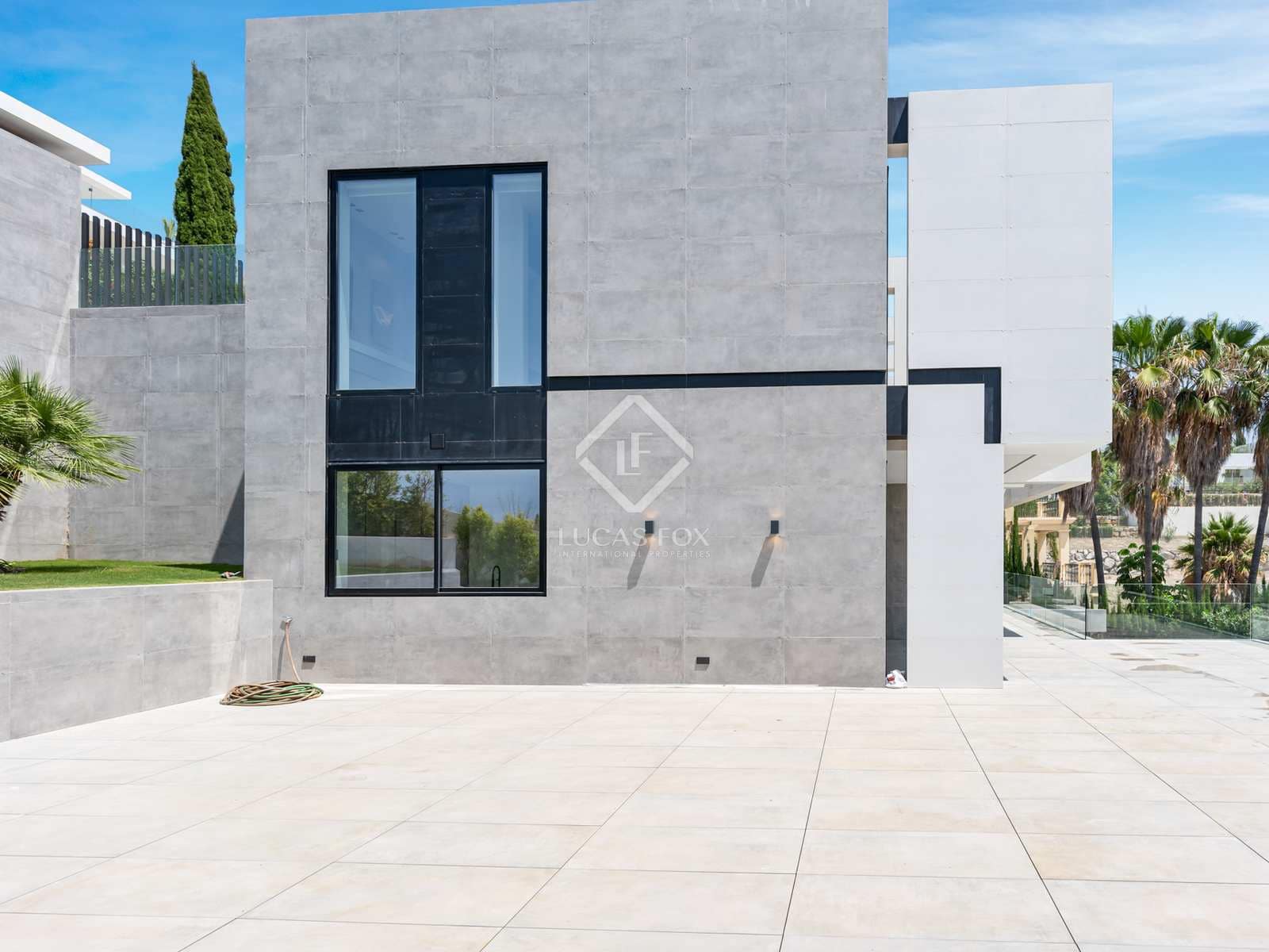 5 bedroom Villa for sale in Benahavis with pool garage - € 4,300,000 (Ref: 7748661)