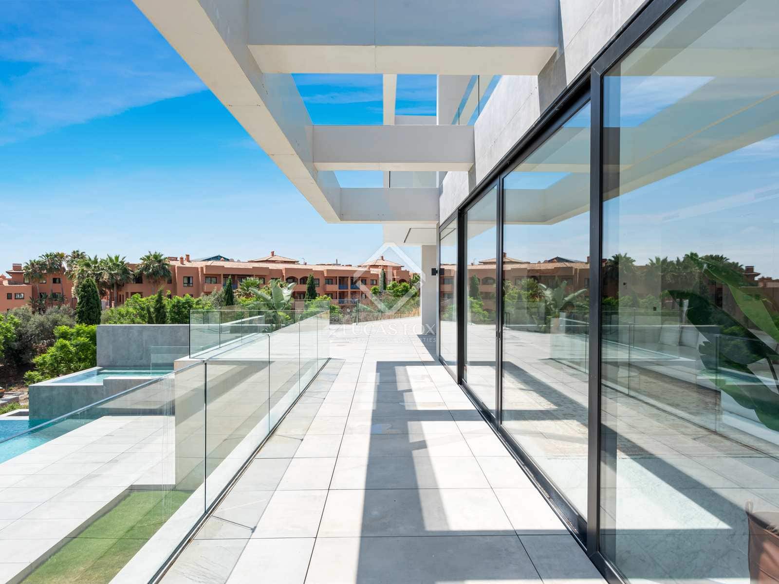 5 bedroom Villa for sale in Benahavis with pool garage - € 4,300,000 (Ref: 7748661)