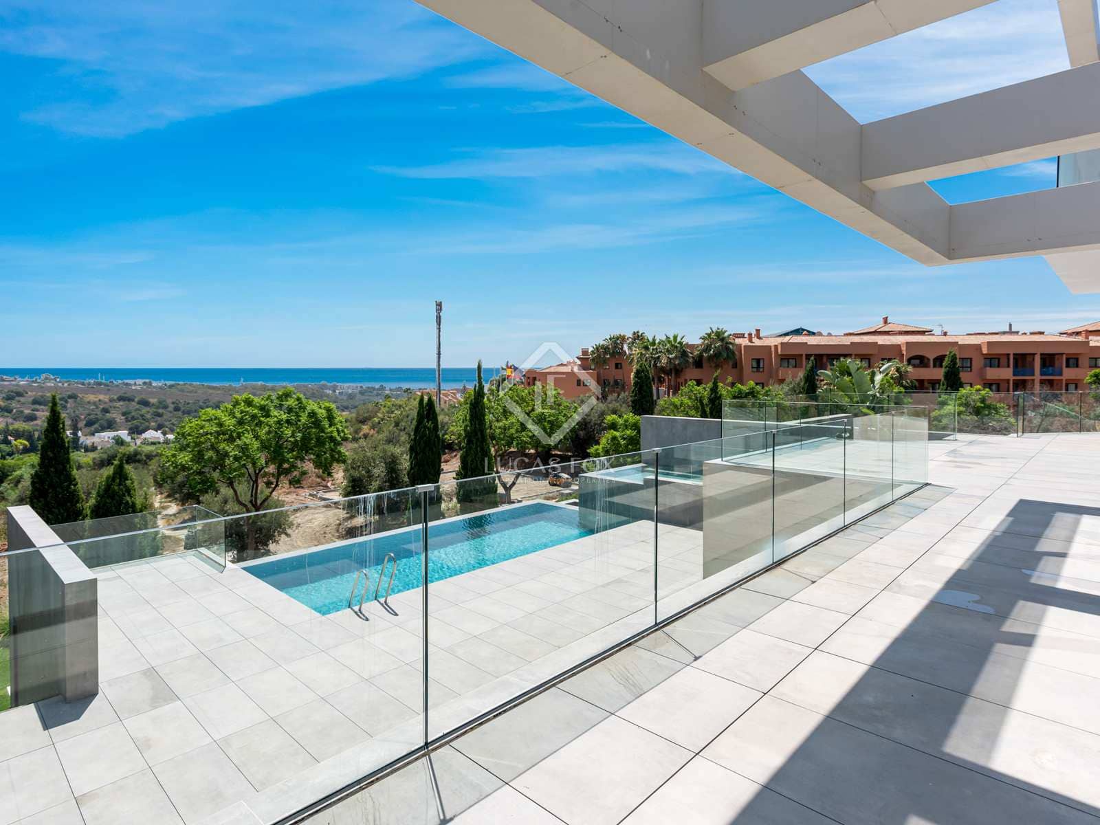 5 bedroom Villa for sale in Benahavis with pool garage - € 4,300,000 (Ref: 7748661)