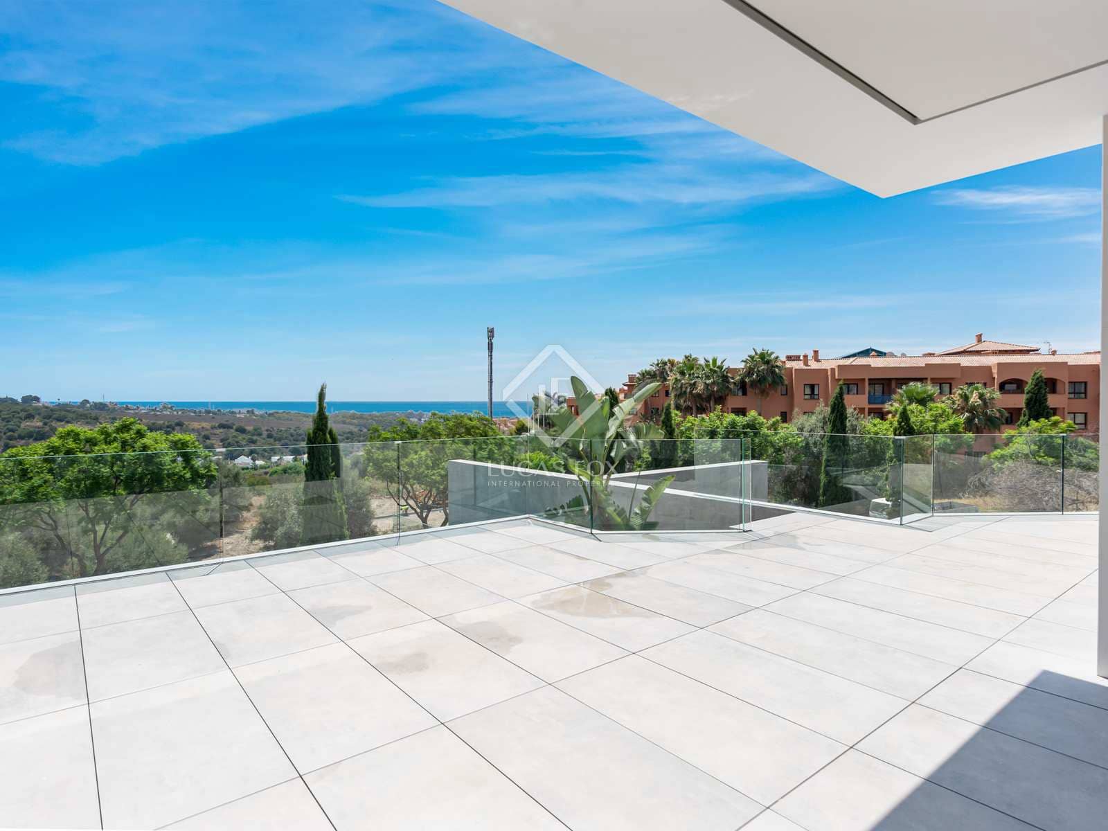 5 bedroom Villa for sale in Benahavis with pool garage - € 4,300,000 (Ref: 7748661)