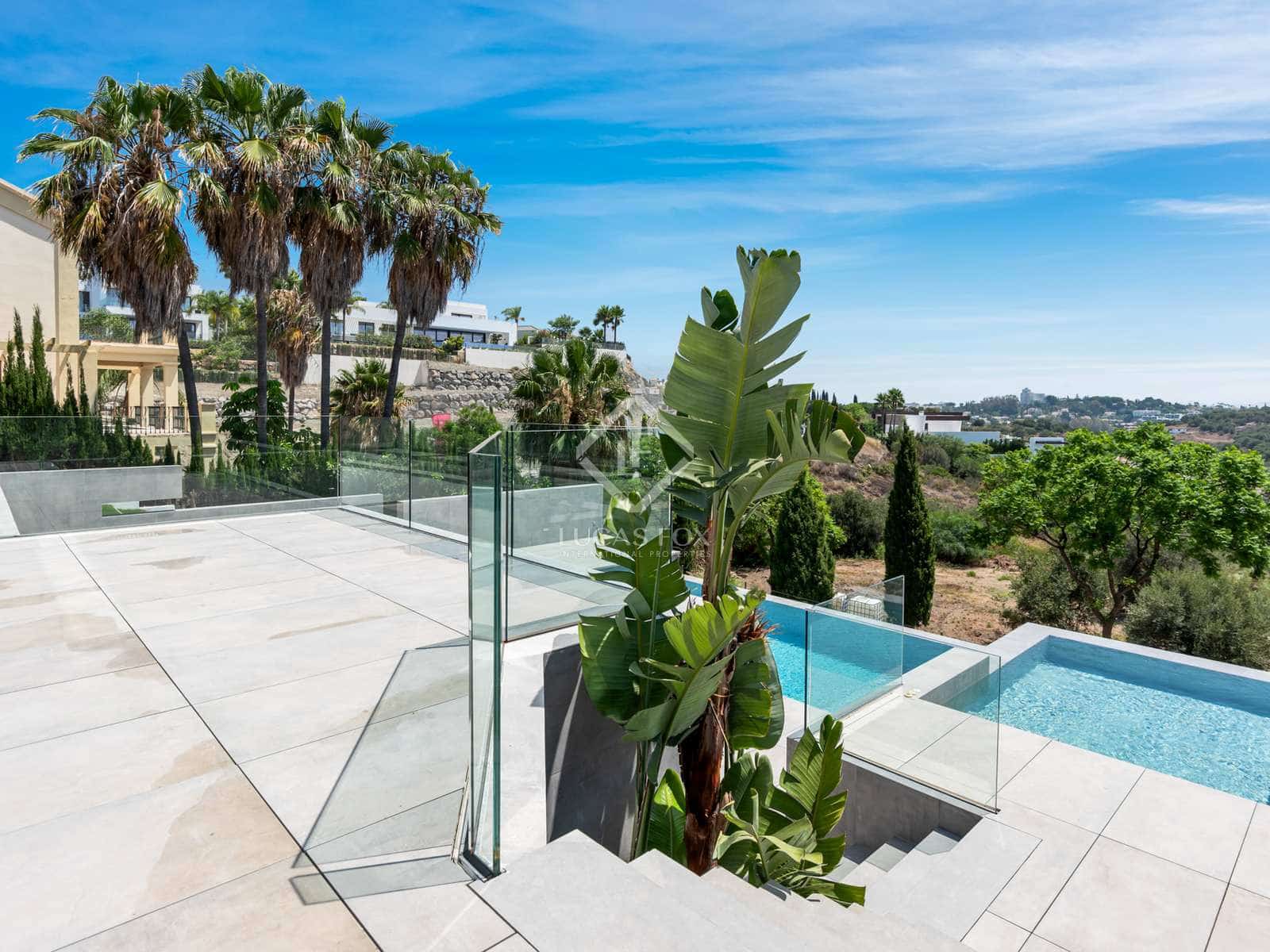 5 bedroom Villa for sale in Benahavis with pool garage - € 4,300,000 (Ref: 7748661)