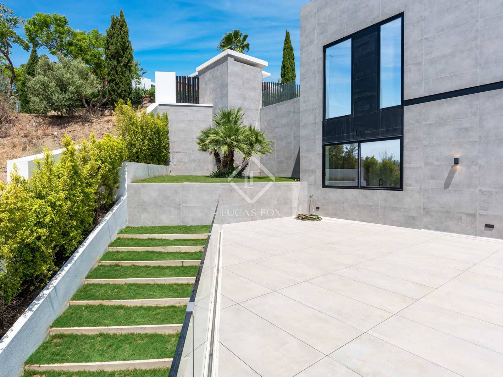 5 bedroom Villa for sale in Benahavis with pool garage - € 4,300,000 (Ref: 7748661)