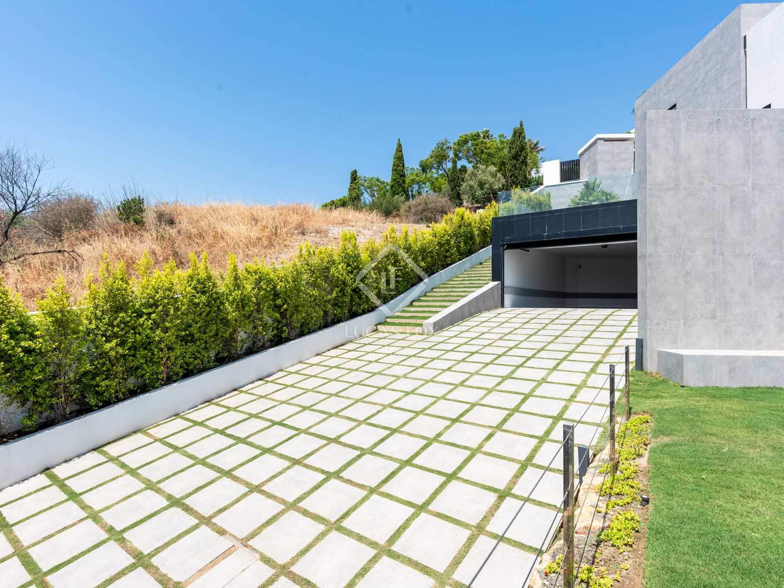 5 bedroom Villa for sale in Benahavis with pool garage - € 4,300,000 (Ref: 7748661)