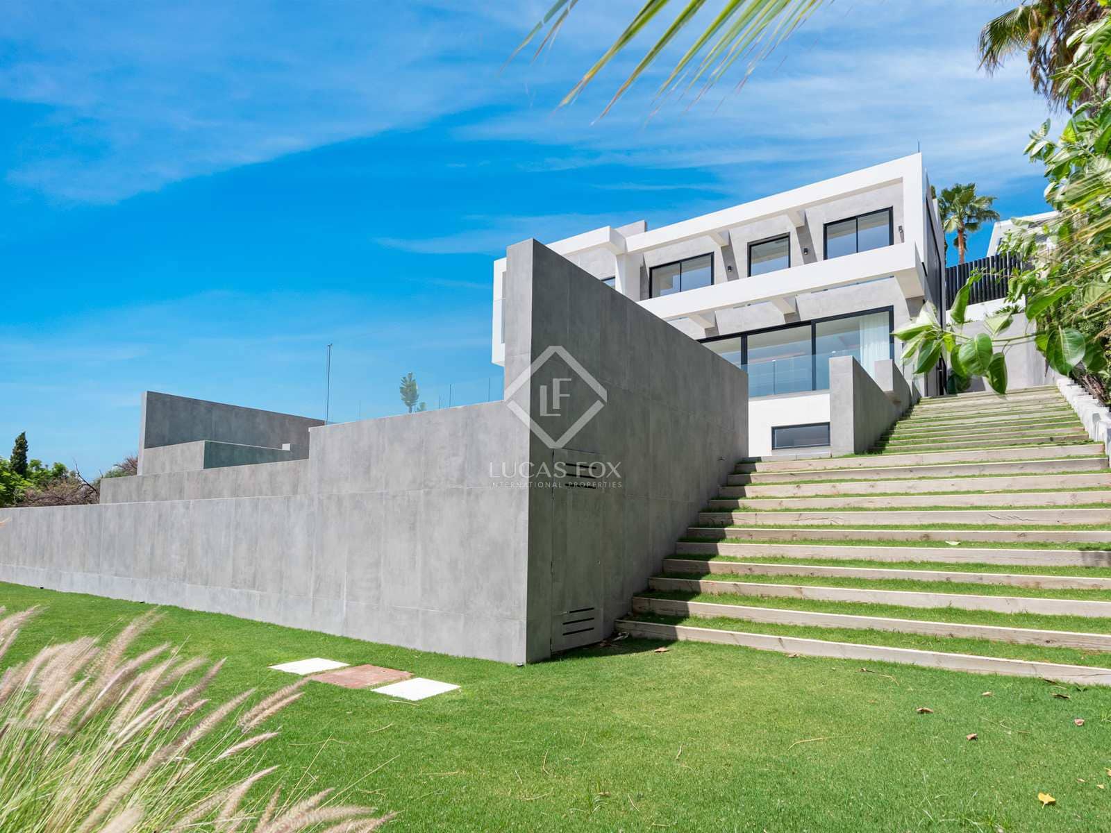 5 bedroom Villa for sale in Benahavis with pool garage - € 4,300,000 (Ref: 7748661)