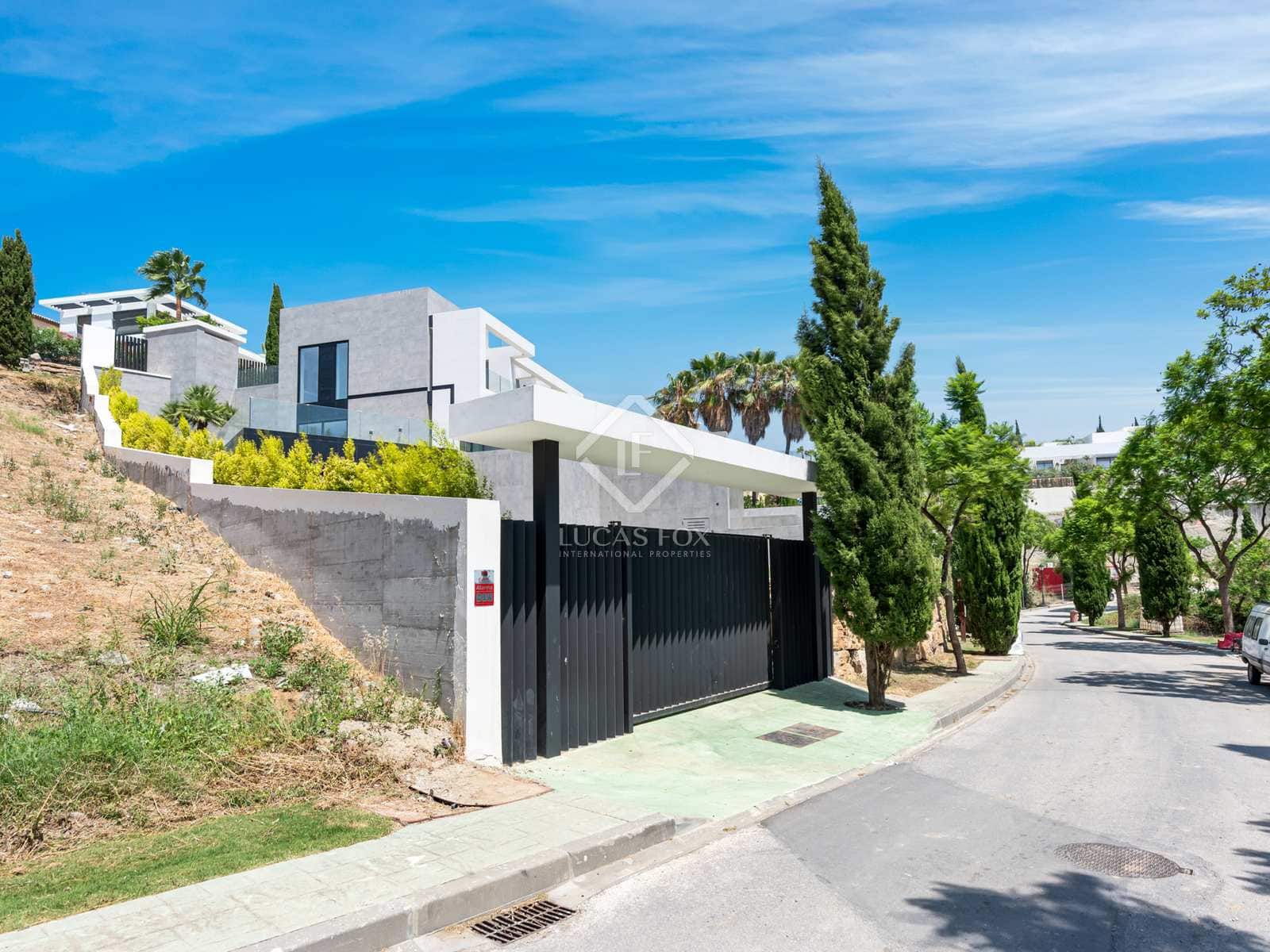 5 bedroom Villa for sale in Benahavis with pool garage - € 4,300,000 (Ref: 7748661)