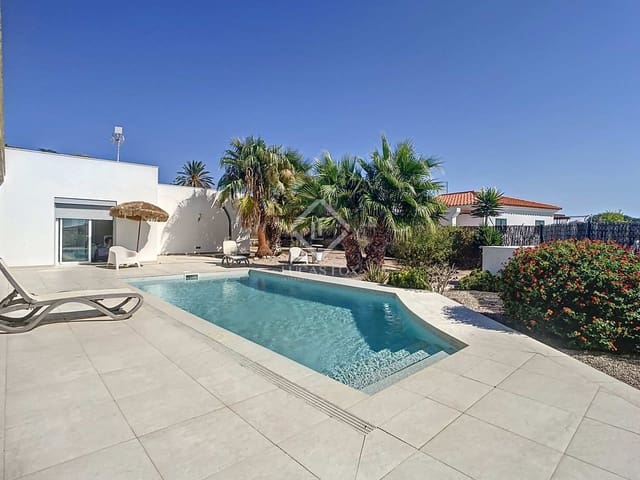 4 slaapkamer Villa te koop in San Luis / Sant Lluís met zwembad garage - € 1.200.000 (Ref: 7754057)