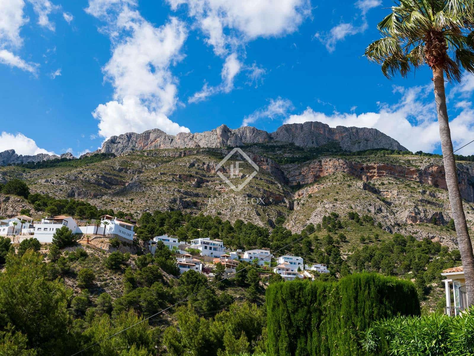 4 bedroom Villa for sale in Altea with pool garage - € 2,450,000 (Ref: 7786538)