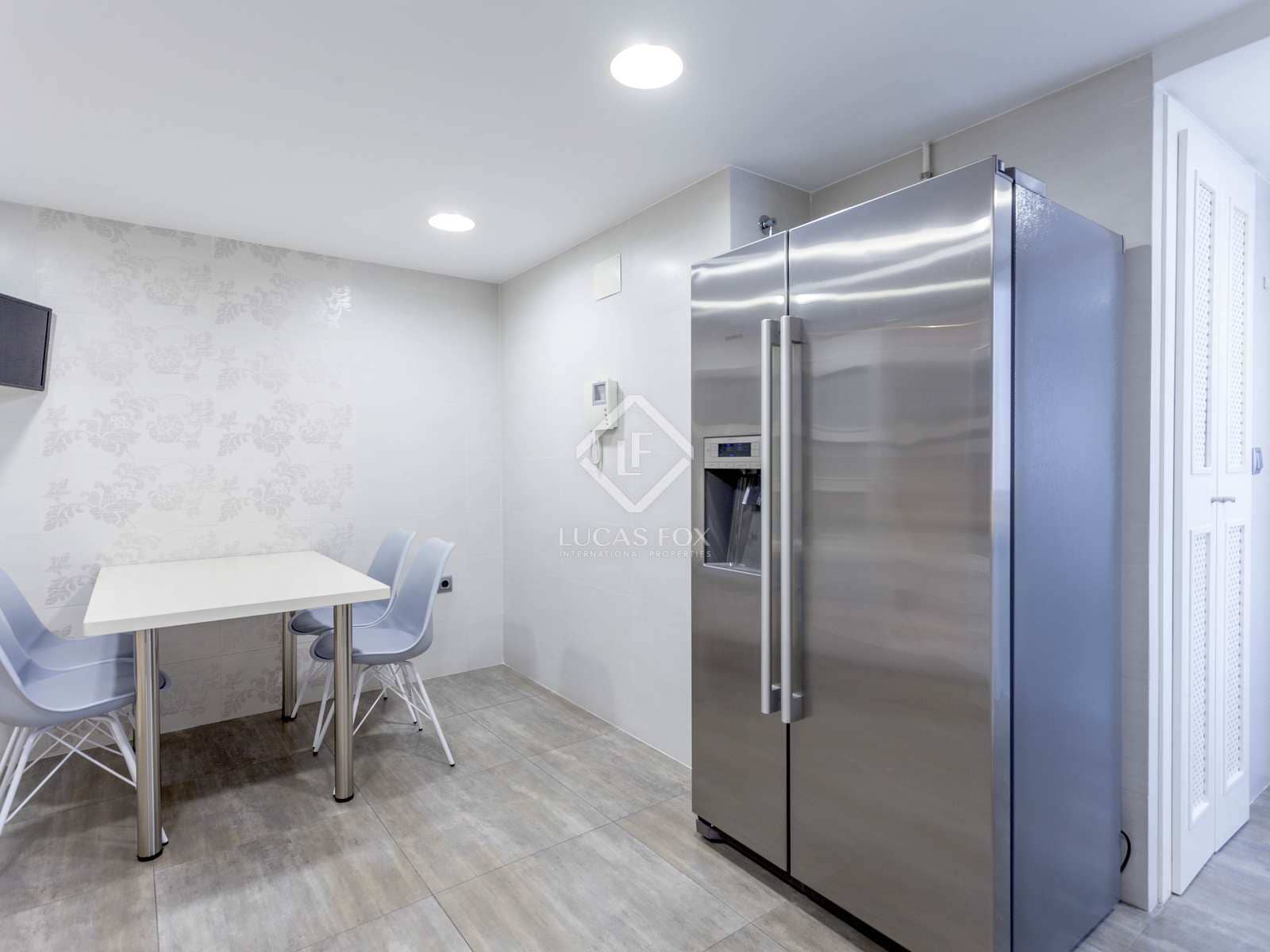 Appartement de 5 chambres à louer à Valence ville avec garage - 3 000 € (Ref: 7788173)