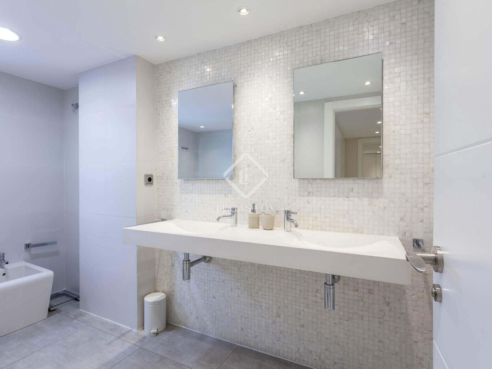 Appartement de 5 chambres à louer à Valence ville avec garage - 3 000 € (Ref: 7788173)