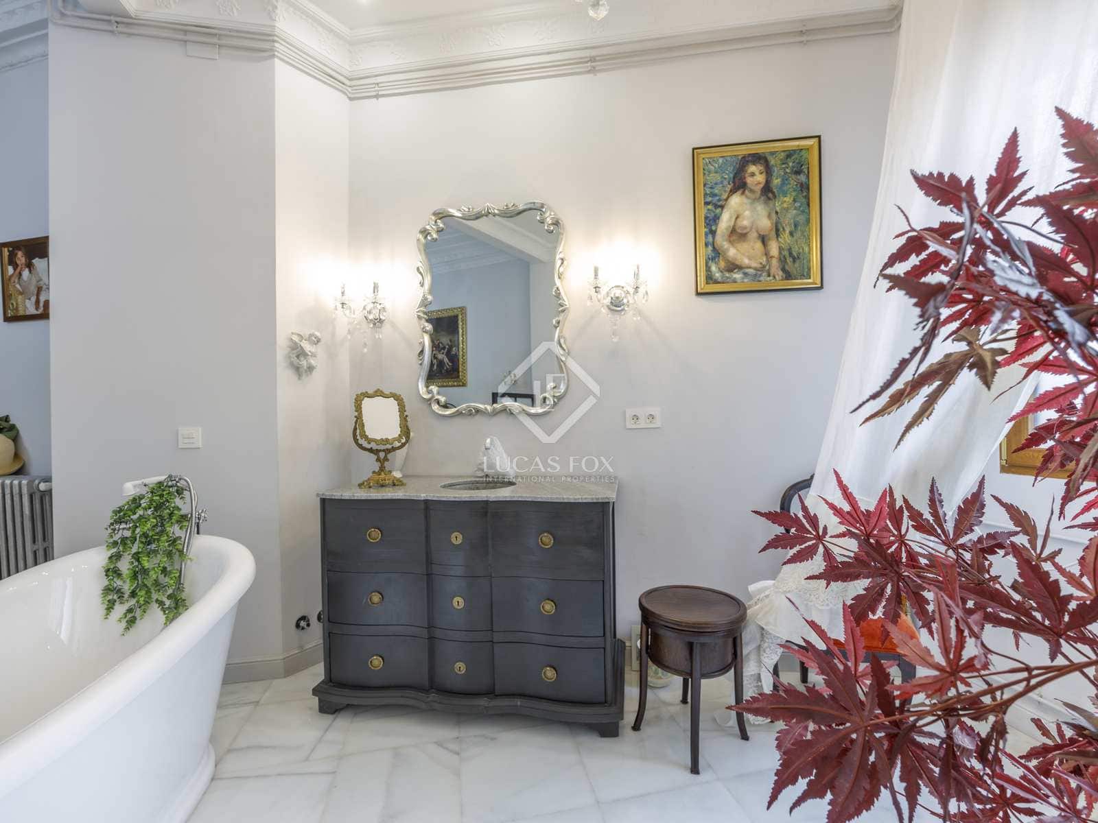 2 bedroom Apartment for sale in Valencia city - € 800,000 (Ref: 7791621)