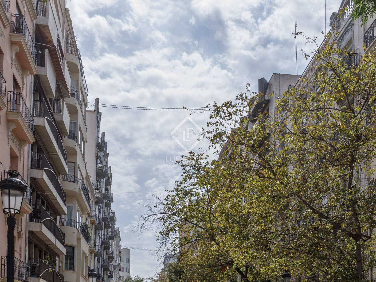 2 bedroom Apartment for sale in Valencia city - € 800,000 (Ref: 7791621)