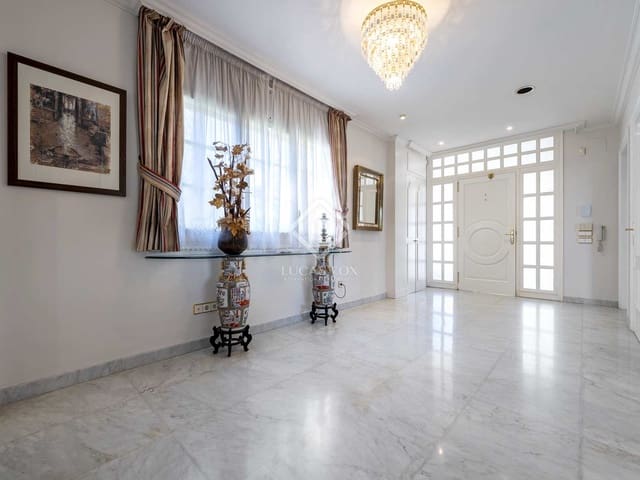 5 bedroom Villa for sale in Tarragona city with pool garage - € 1,075,000 (Ref: 7808132)