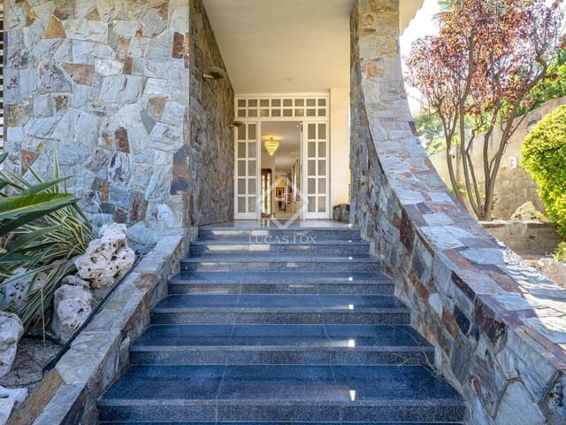 5 bedroom Villa for sale in Tarragona city with pool garage - € 1,075,000 (Ref: 7808132)