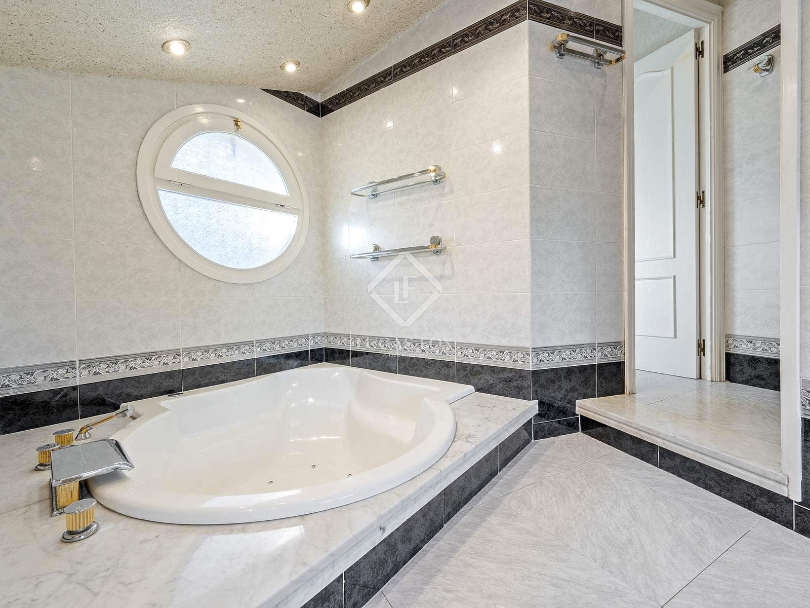 5 soveværelse Villa til salg i Tarragona by med swimmingpool garage - € 1.075.000 (Ref: 7808132)