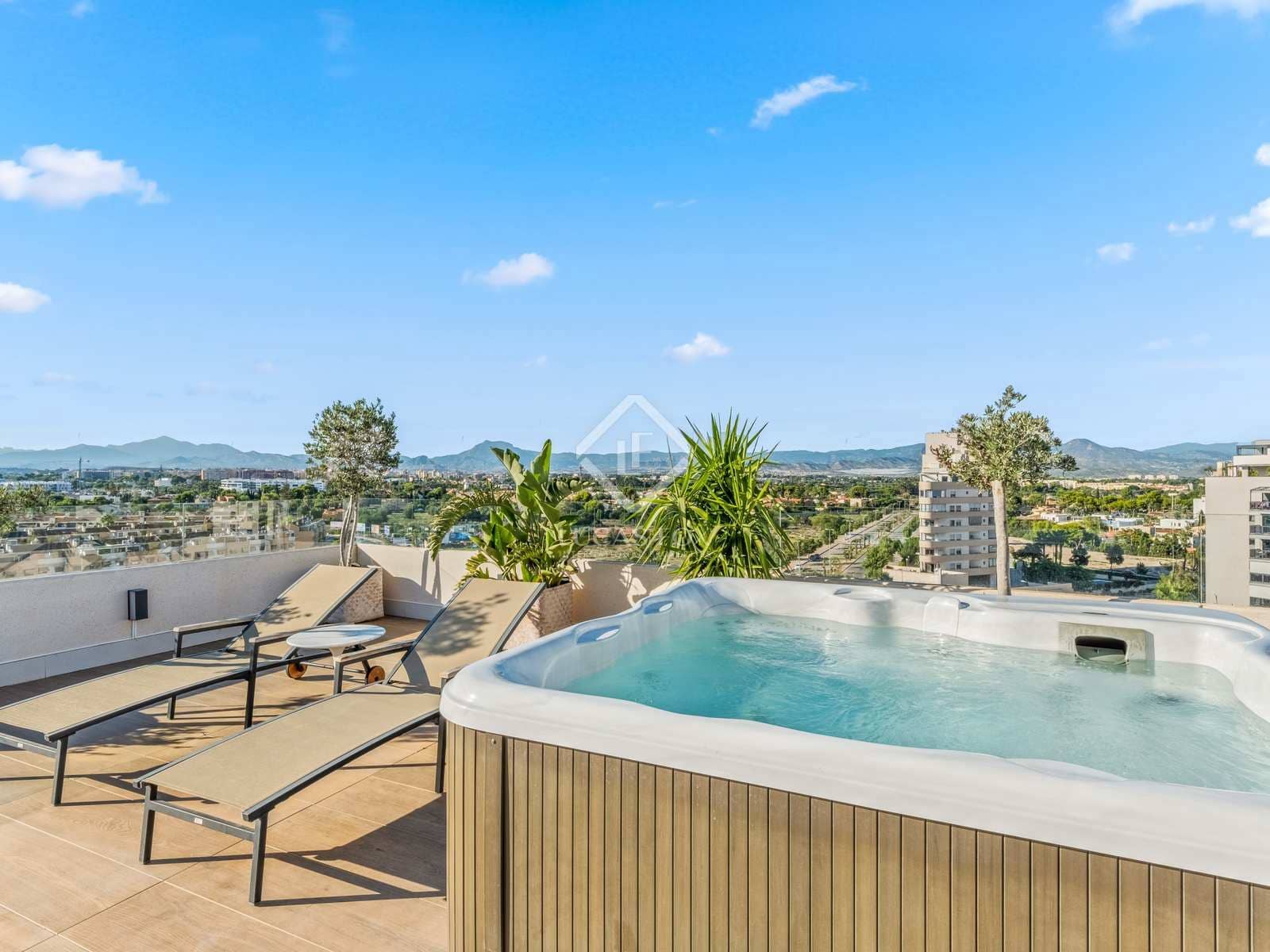 3 sovrum Takvåning till salu i Alicante stad med pool garage - 975 000 € (Ref: 7822972)