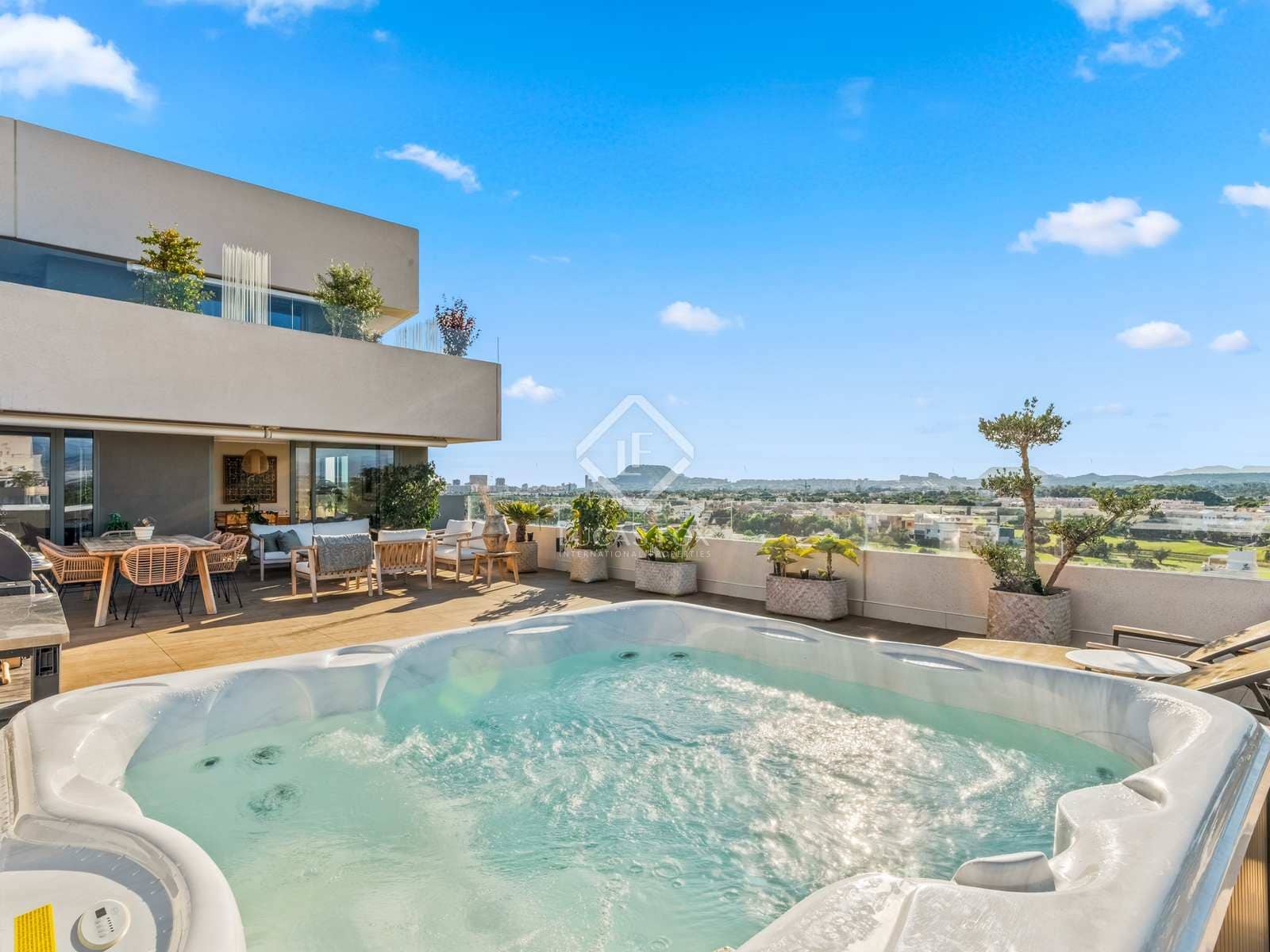 3 sovrum Takvåning till salu i Alicante stad med pool garage - 975 000 € (Ref: 7822972)