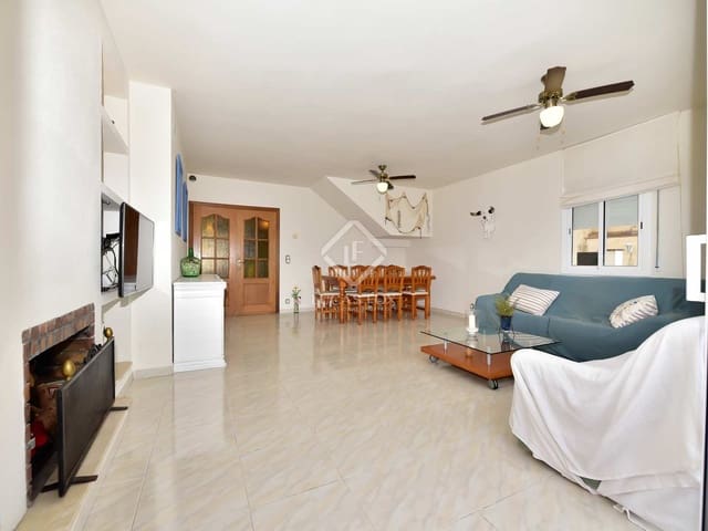 4 slaapkamer Villa te koop in Castell-Platja d'Aro met zwembad garage - € 425.000 (Ref: 7827196)