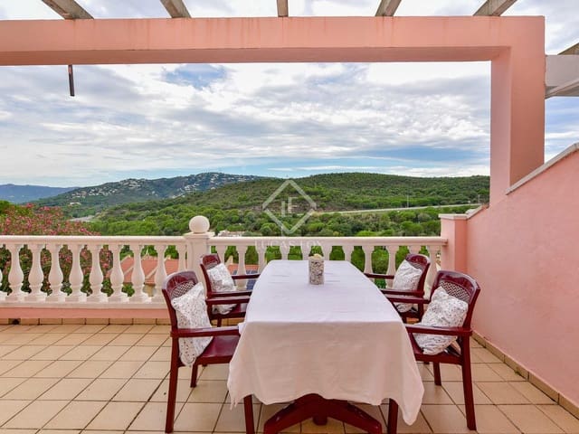 4 slaapkamer Villa te koop in Castell-Platja d'Aro met zwembad garage - € 425.000 (Ref: 7827196)