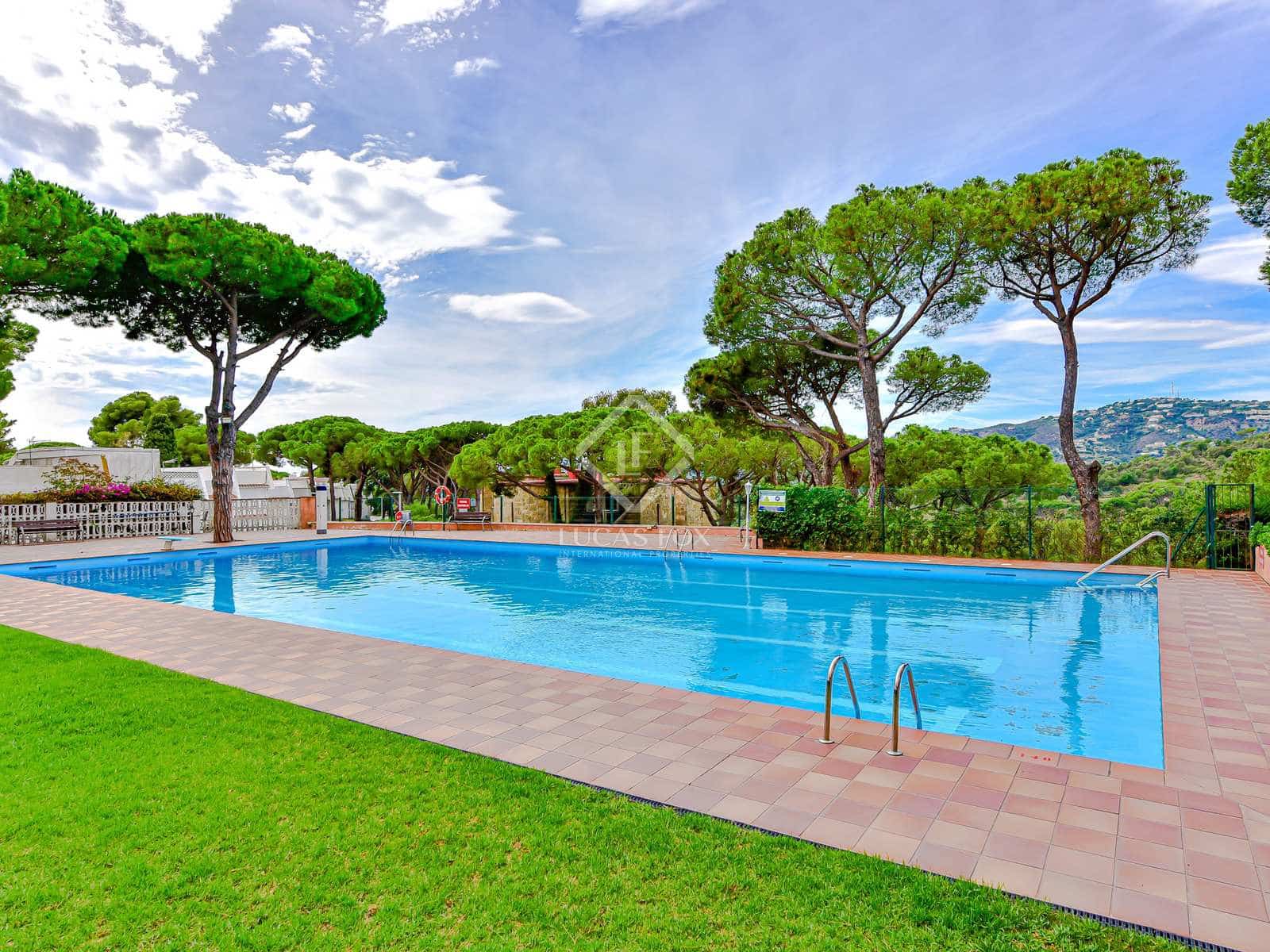 4 slaapkamer Villa te koop in Castell-Platja d'Aro met zwembad garage - € 425.000 (Ref: 7827196)