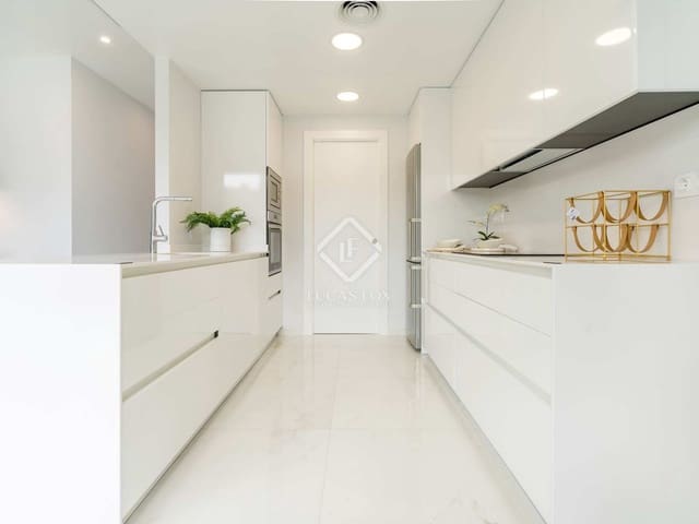 2 soveværelse Lejlighed til salg i Benidorm med swimmingpool garage - € 690.000 (Ref: 7846431)