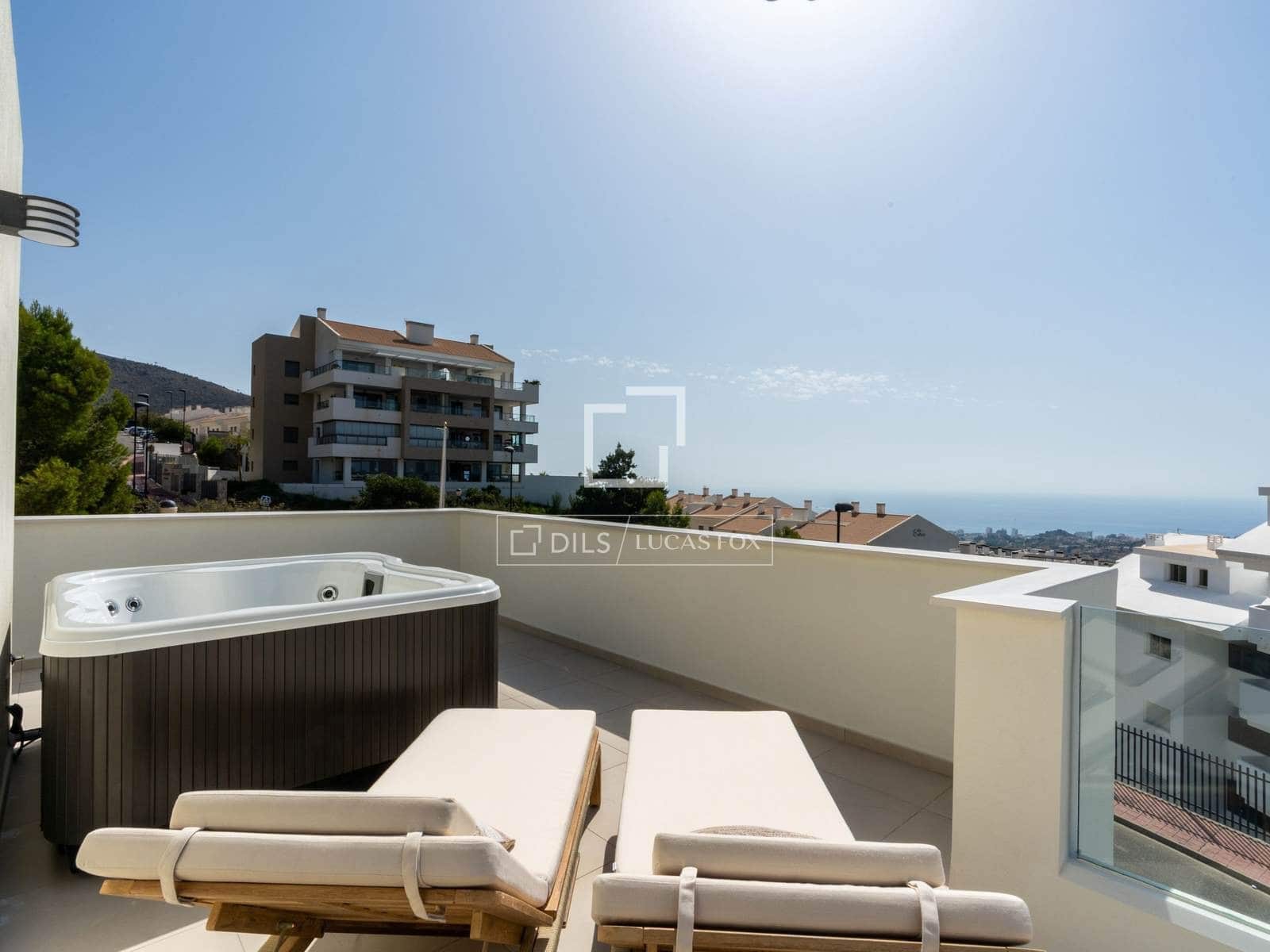 2 bedroom Apartment for sale in Benalmadena with pool garage - € 450,000 (Ref: 7852968)
