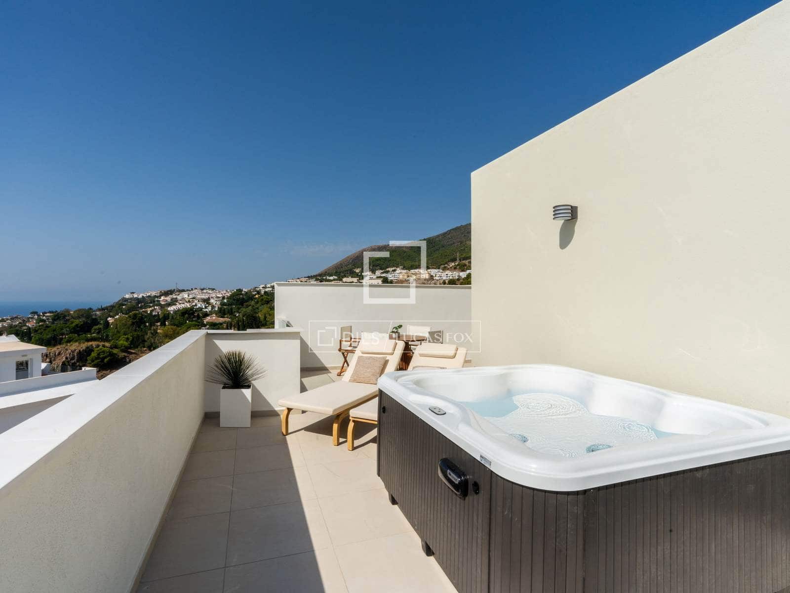 2 bedroom Apartment for sale in Benalmadena with pool garage - € 450,000 (Ref: 7852968)