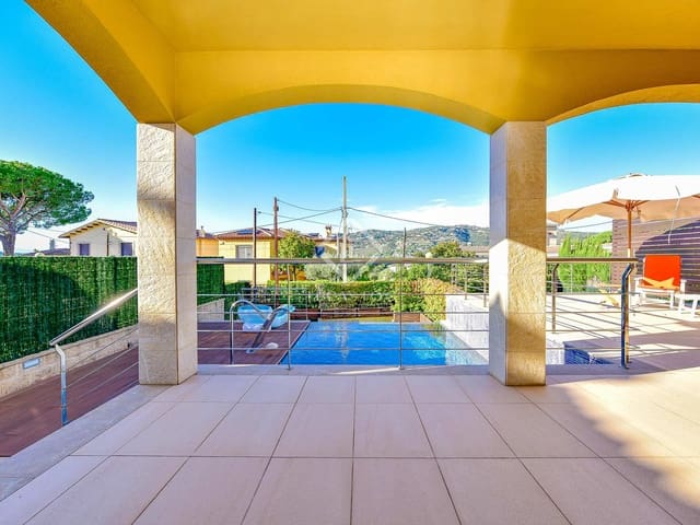 Chalet de 4 habitaciones en S'Agaro, Castell-Platja d'Aro en venta con garaje - 725.000 € (Ref: 7865020)