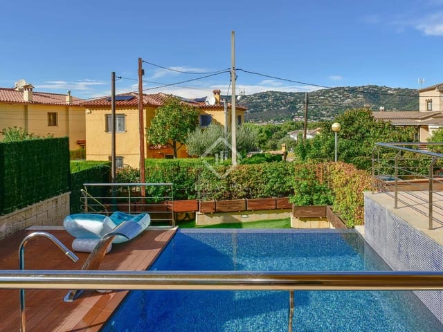 Chalet de 4 habitaciones en S'Agaro, Castell-Platja d'Aro en venta con garaje - 725.000 € (Ref: 7865020)