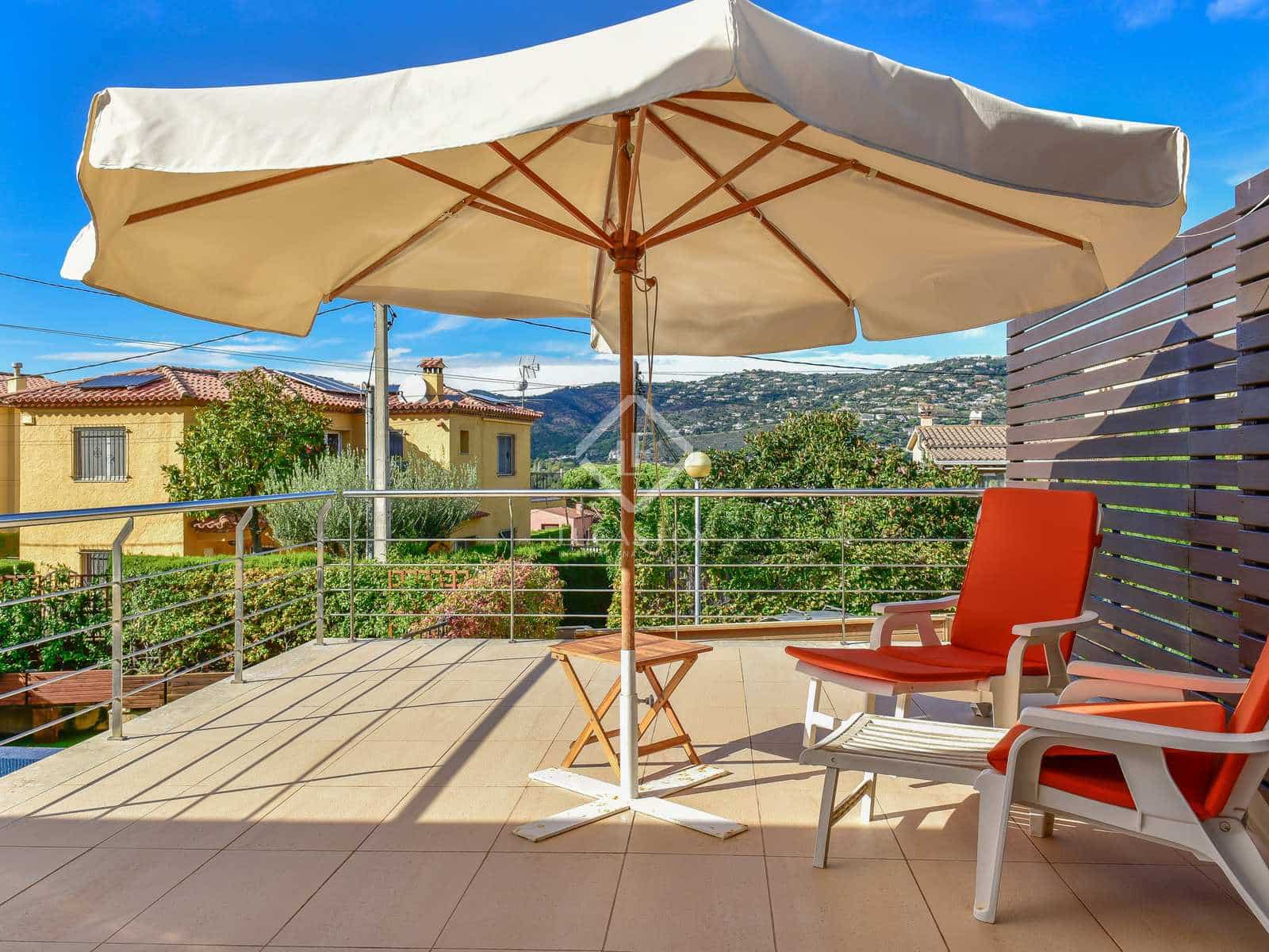 4 soveværelse Villa til salg i S'Agaro med garage - € 725.000 (Ref: 7865020)