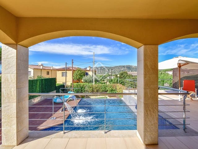 Chalet de 4 habitaciones en S'Agaro, Castell-Platja d'Aro en venta con garaje - 725.000 € (Ref: 7865020)