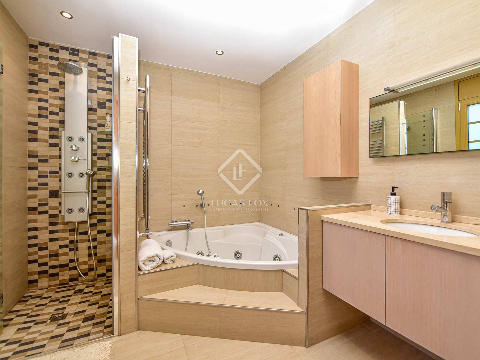 4 soveværelse Villa til salg i S'Agaro med garage - € 725.000 (Ref: 7865020)