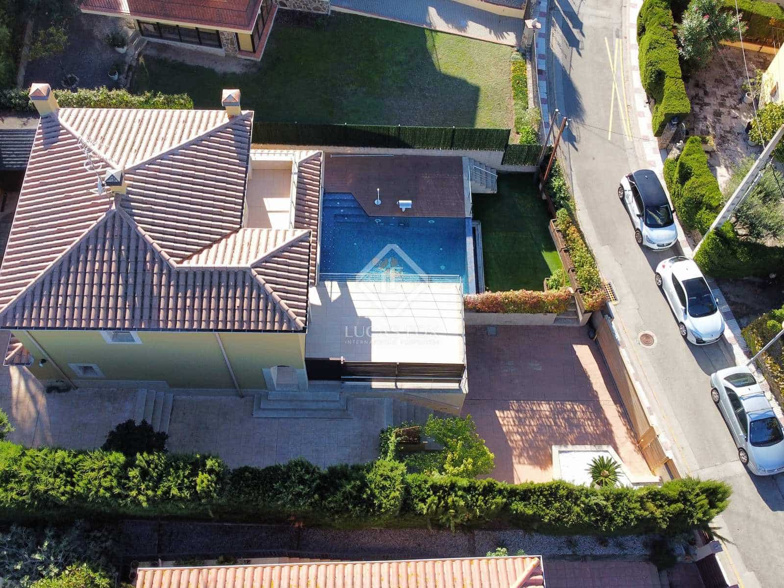 4 soveværelse Villa til salg i S'Agaro med garage - € 725.000 (Ref: 7865020)