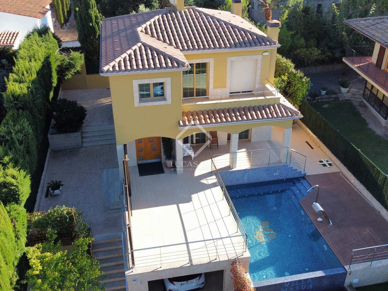 4 soveværelse Villa til salg i S'Agaro med garage - € 725.000 (Ref: 7865020)