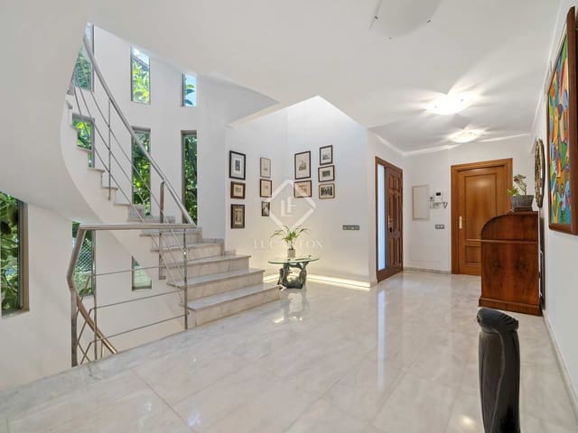 5 bedroom Villa for sale in Tarragona city with garage - € 895,000 (Ref: 7877432)