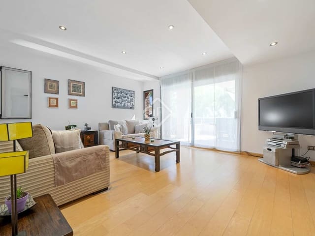 5 bedroom Villa for sale in Tarragona city with garage - € 895,000 (Ref: 7877432)