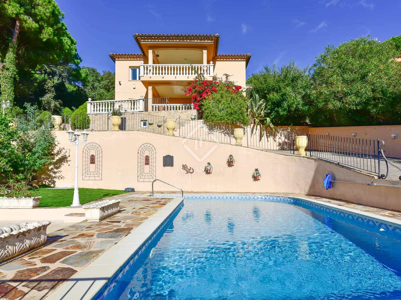 4 bedroom Villa for sale in Santa Cristina d'Aro with pool garage - € 690,000 (Ref: 7883965)