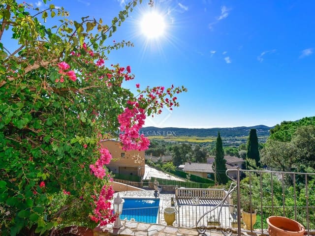 Chalet de 4 habitaciones en Santa Cristina d'Aro en venta con piscina garaje - 630.000 € (Ref: 7883965)