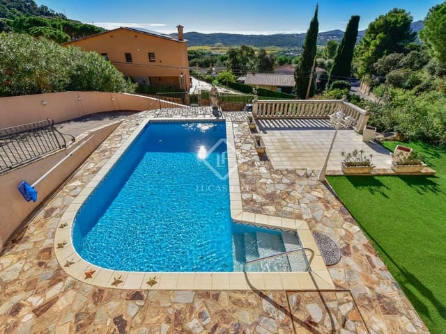 Chalet de 4 habitaciones en Santa Cristina d'Aro en venta con piscina garaje - 630.000 € (Ref: 7883965)