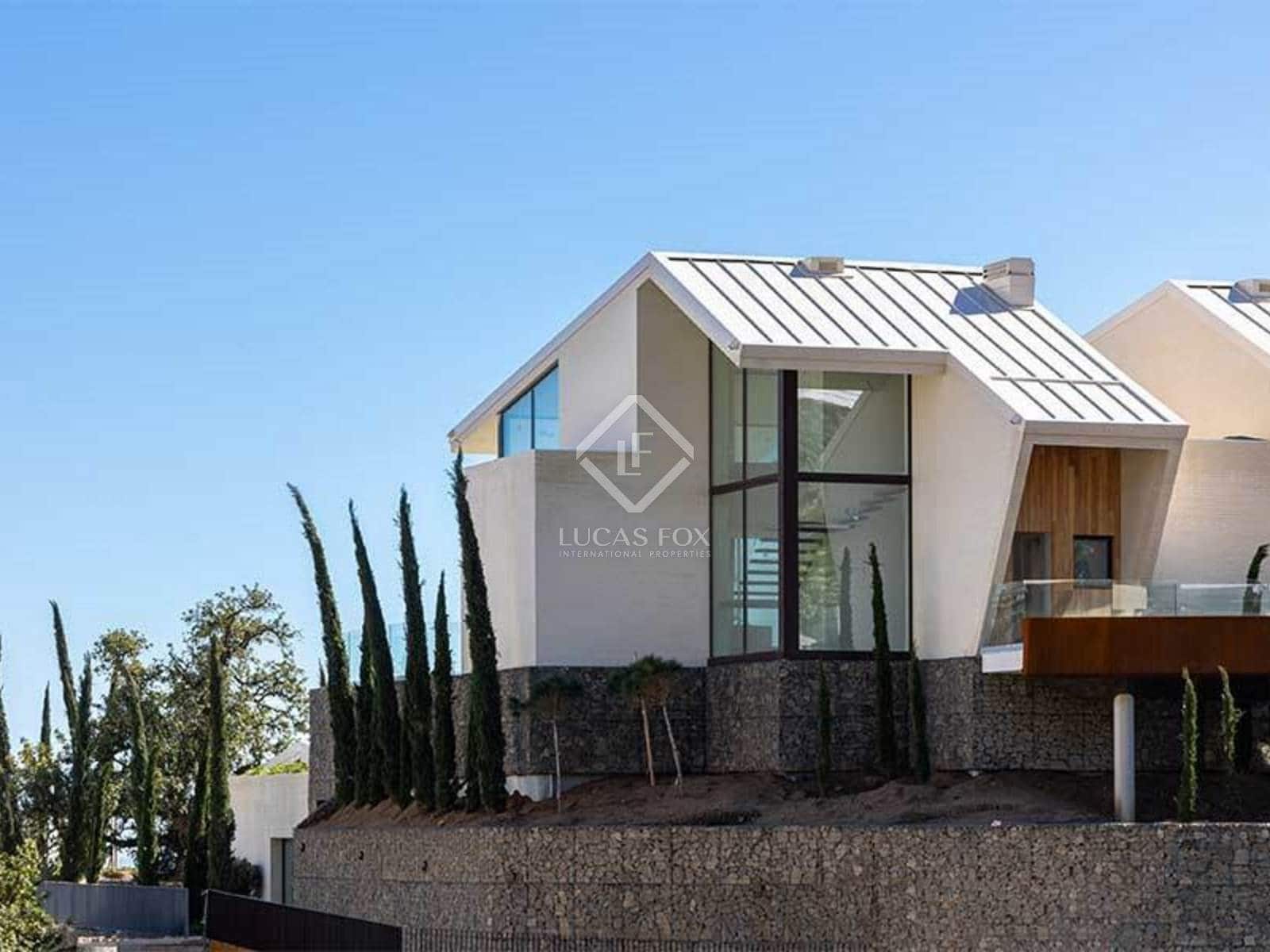 4 bedroom Villa for sale in Fuengirola with pool garage - € 3,960,000 (Ref: 7886813)