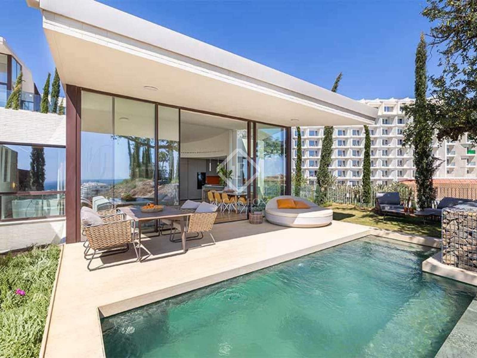 4 bedroom Villa for sale in Fuengirola with pool garage - € 3,960,000 (Ref: 7886813)