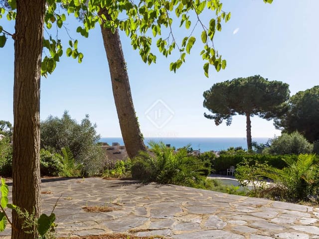 9 Zimmer Villa zu verkaufen in Premià de Dalt mit Pool Garage - 1.250.000 € (Ref: 7889602)