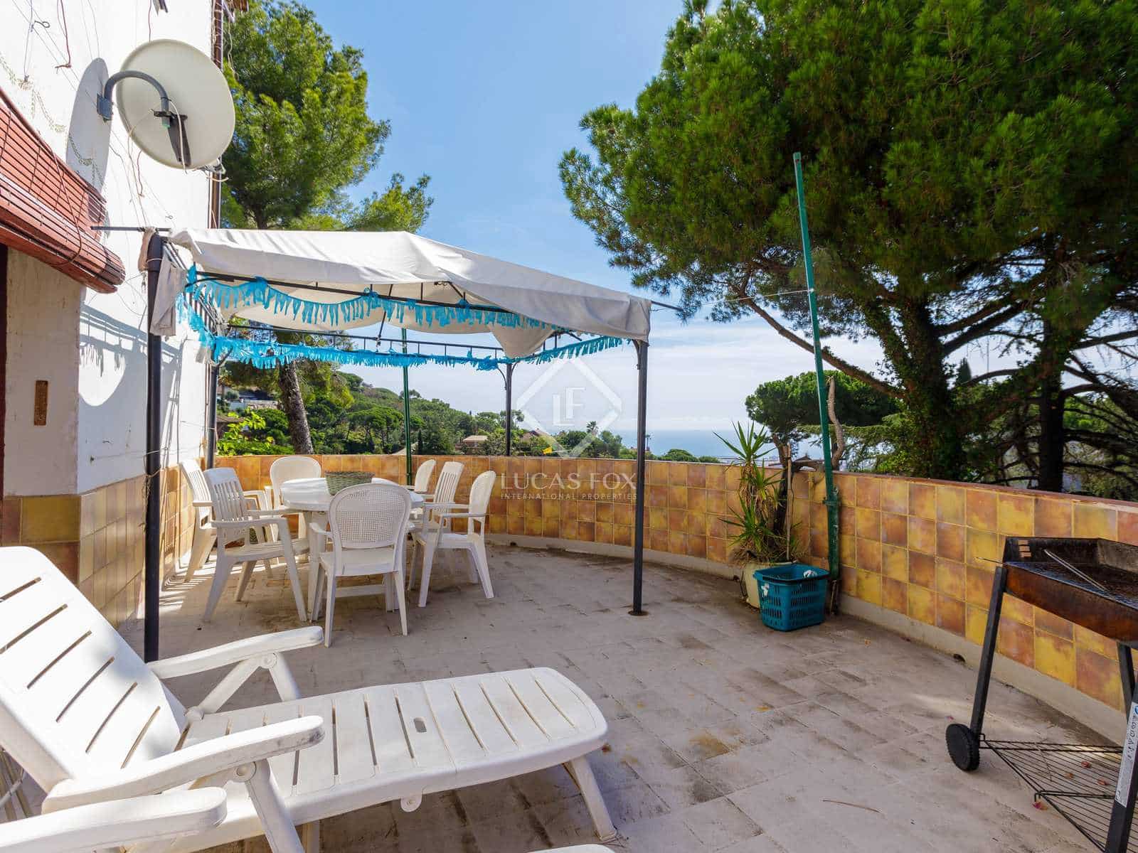 9 soveværelse Villa til salg i Premia de Dalt med swimmingpool garage - € 1.250.000 (Ref: 7889602)