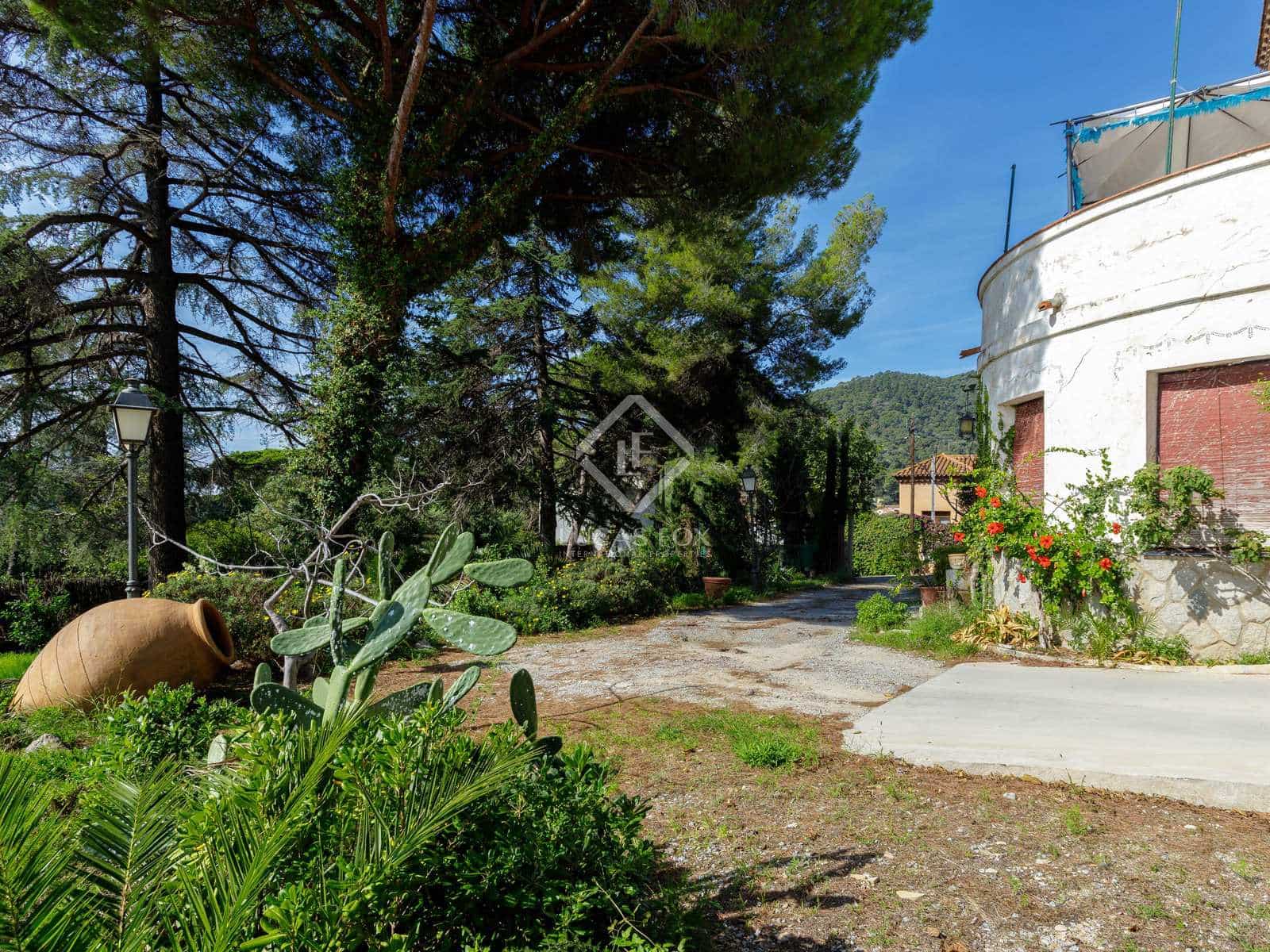 9 soveværelse Villa til salg i Premia de Dalt med swimmingpool garage - € 1.250.000 (Ref: 7889602)